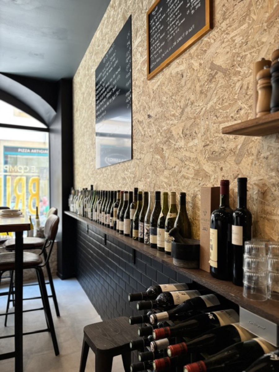 Le comptoir et sa sélection de bouteilles, Le Comptoir Brut, Metz